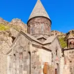 Cómo visitar el Monasterio de Geghard en Armenia