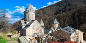 Explora el hermoso Monasterio de Haghartsin